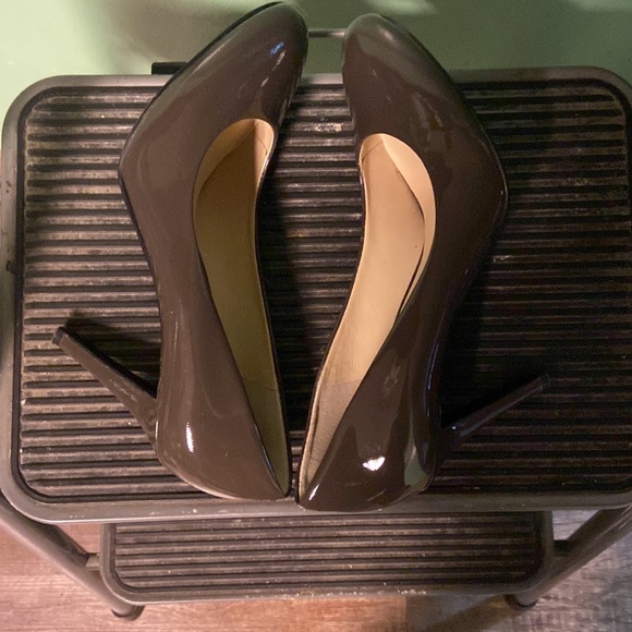 Nine West NWCaress dark gray patent leather heels size 9 Med w/original box. - Picture 4 of 10